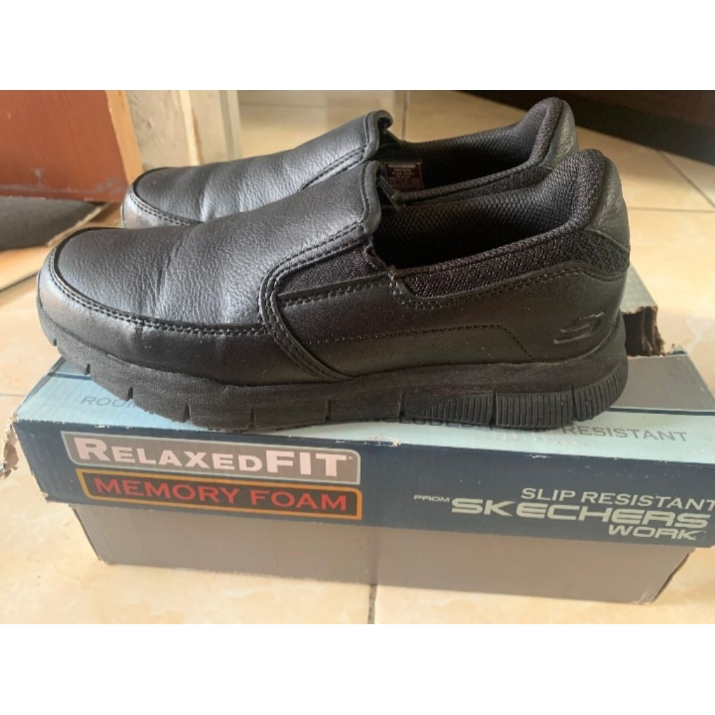 Sepatu skechers wanita size 37 preloved original