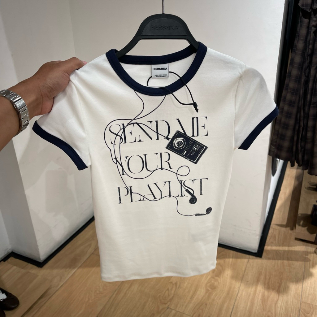 Kaus T-shirt BERSHKA Women Jastip (jasa titip)