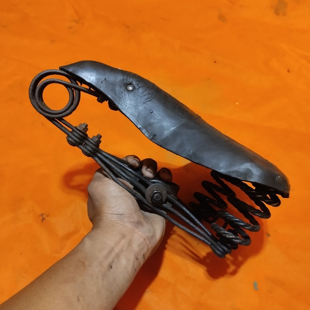 Sadel sepeda onthel heren klasik ukuran besar