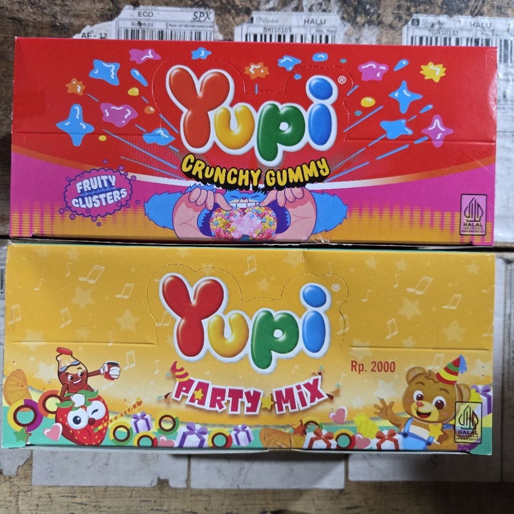 Yupi Crunchy Gummy Fruity Clusters Display Box Isi 12 Pcs