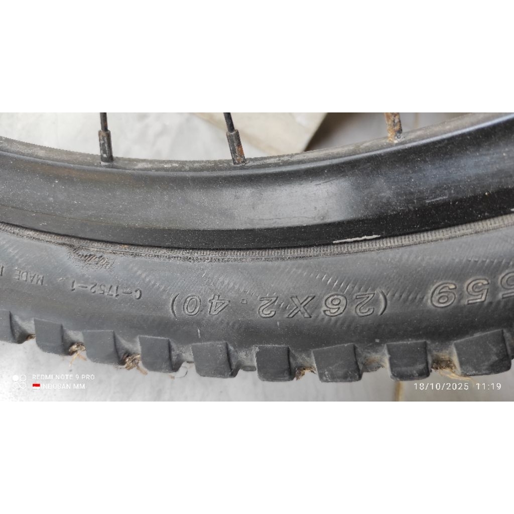 Ban MTB 26 X 2.40 second Merk CSTtires