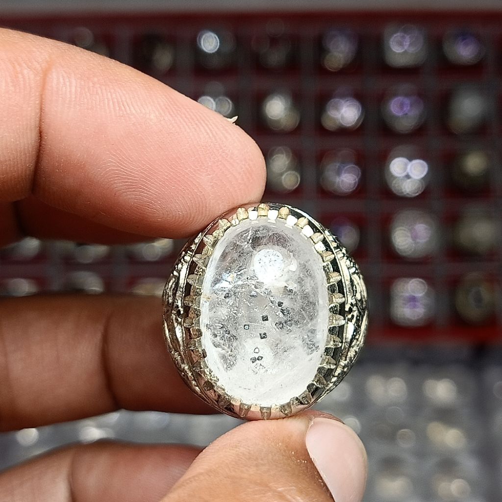 CINCIN PRIA BERMATA BATU KECUBUNG AIR KALIMANTAN UNIK/ANTIK ADA ISI PLATINA DALAM BATU ( NATURAL QUA