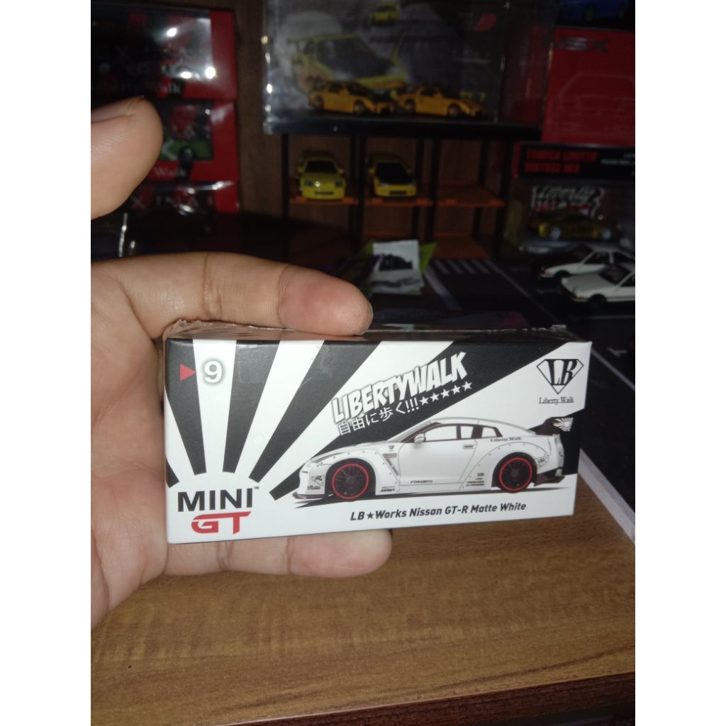 MINI GT #9 NISSAN GTR R35
