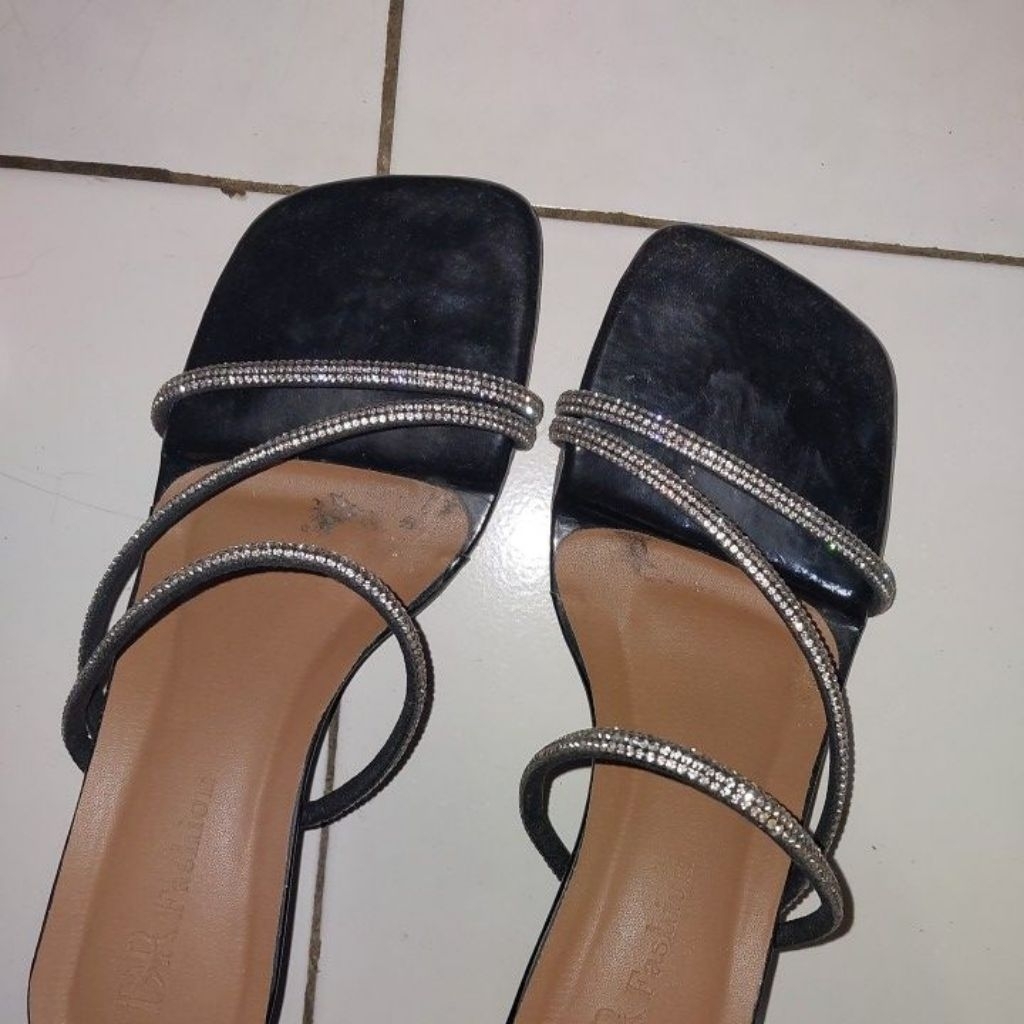 heels pesta hitam elegan mewah