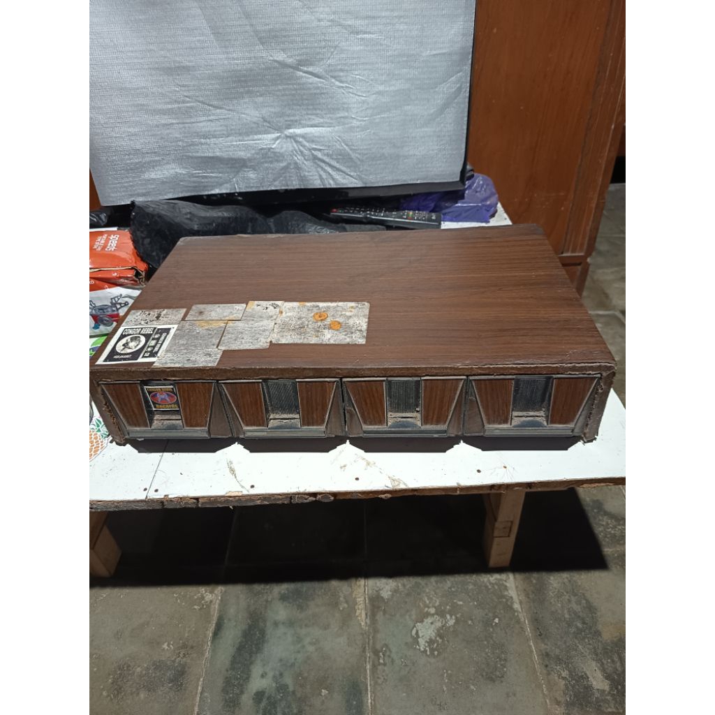 rak kaset pita muat 60 kaset pita