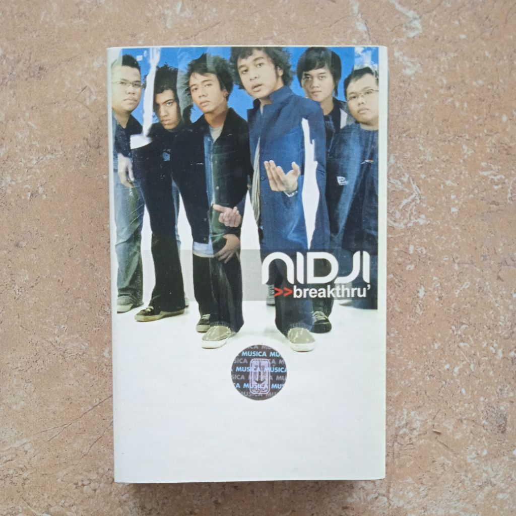 Kaset Pita Nidji "Breakthru"