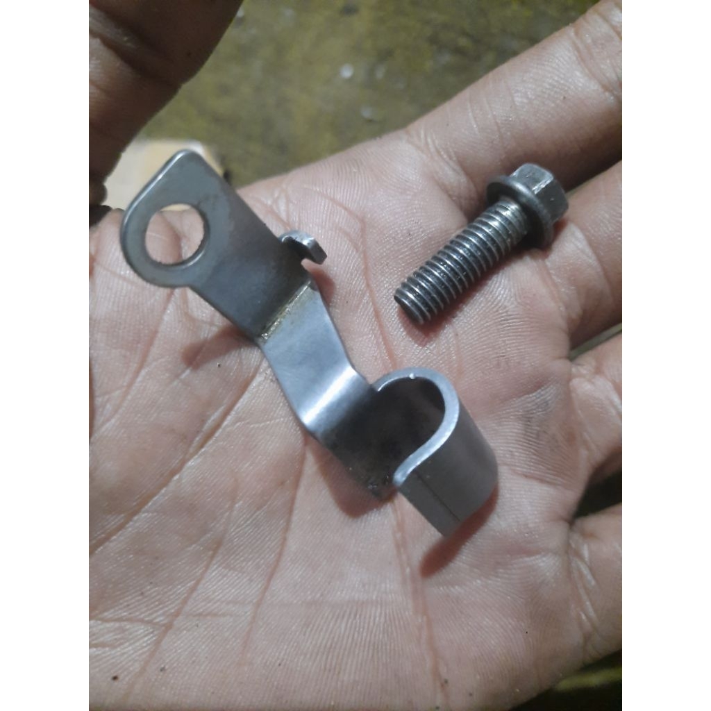 breket selang hawa gardan original beat karbu scoopy karbu