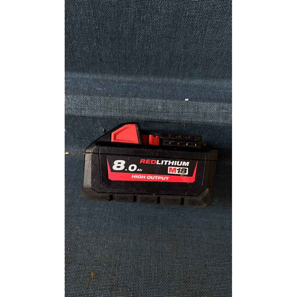 baterai milwaukee m18 8ah second original. REKOMENDASI.