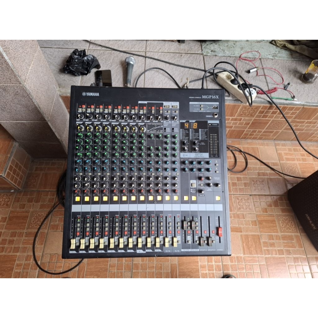 Mixer Yamaha MGP16 original