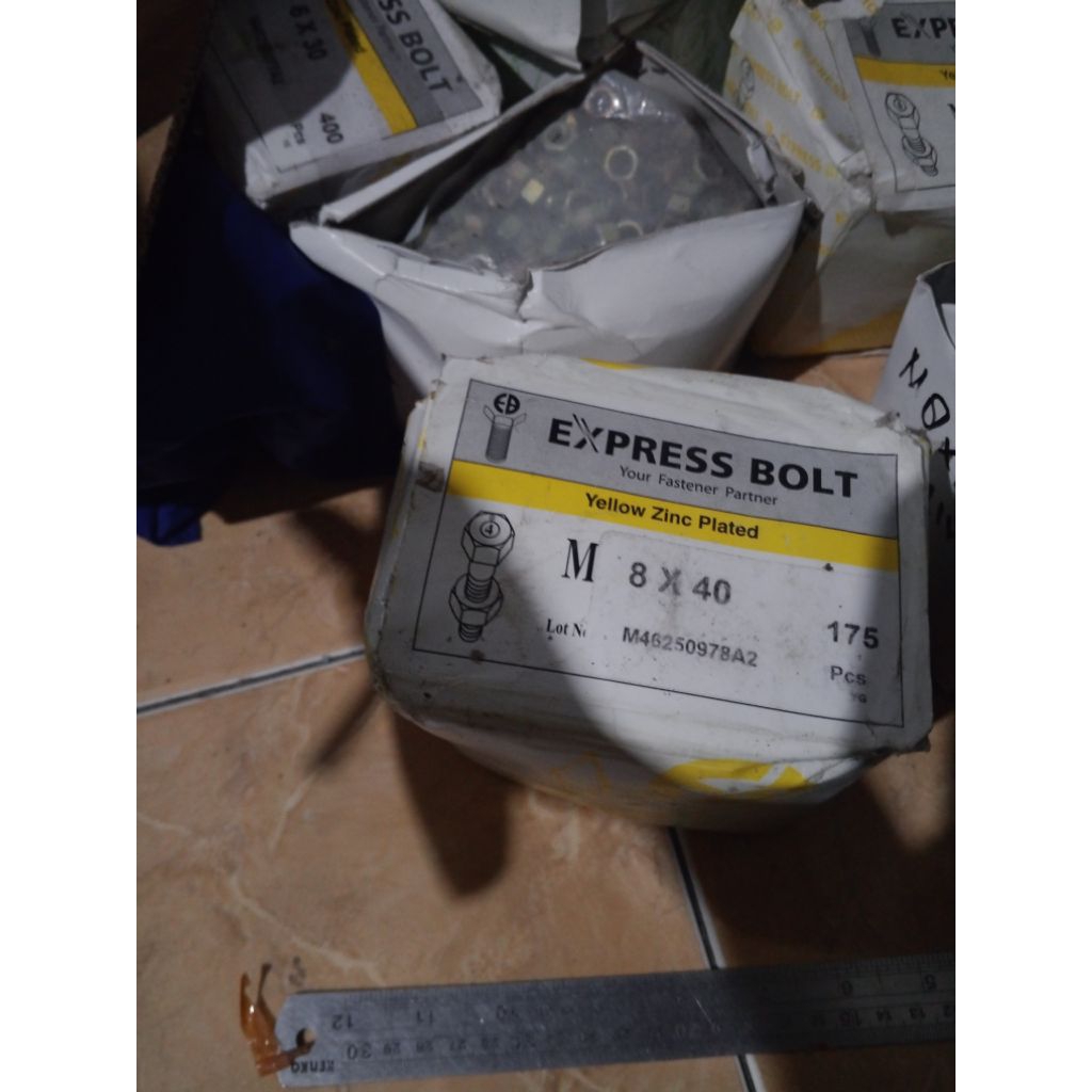 mur baut m8 x 40 kuning kunci 12 1 dus isi 175 set
