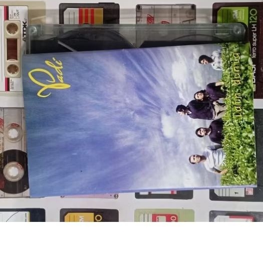 kaset pita padi lain dunia