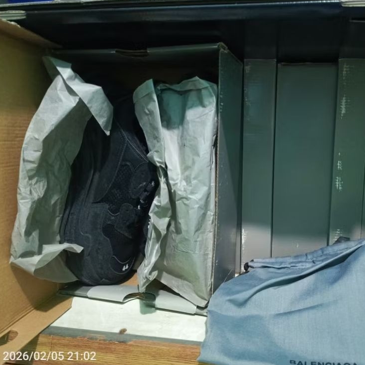 Sepatu Eropa Triple S Full Black Hitam