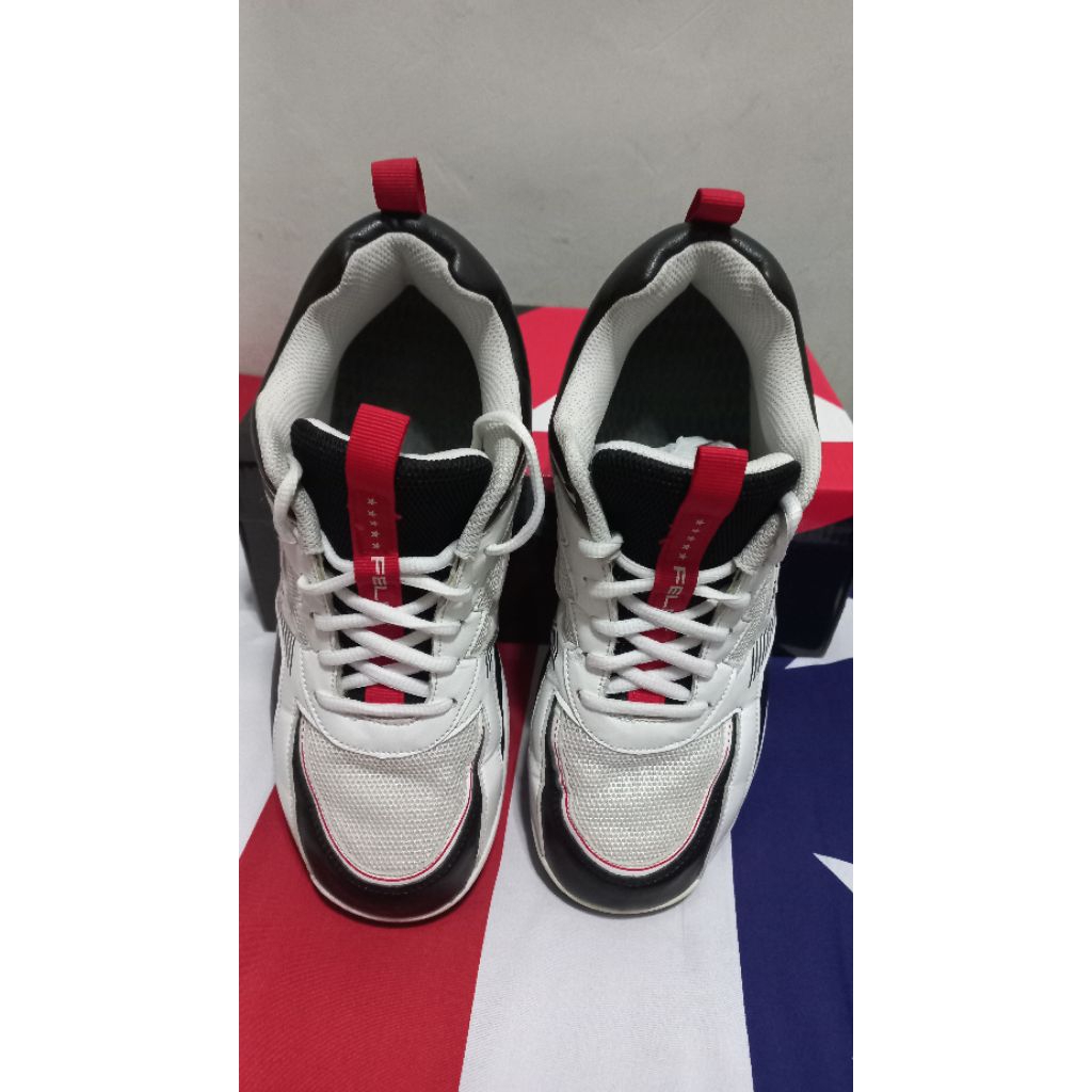sepatu felet badminton