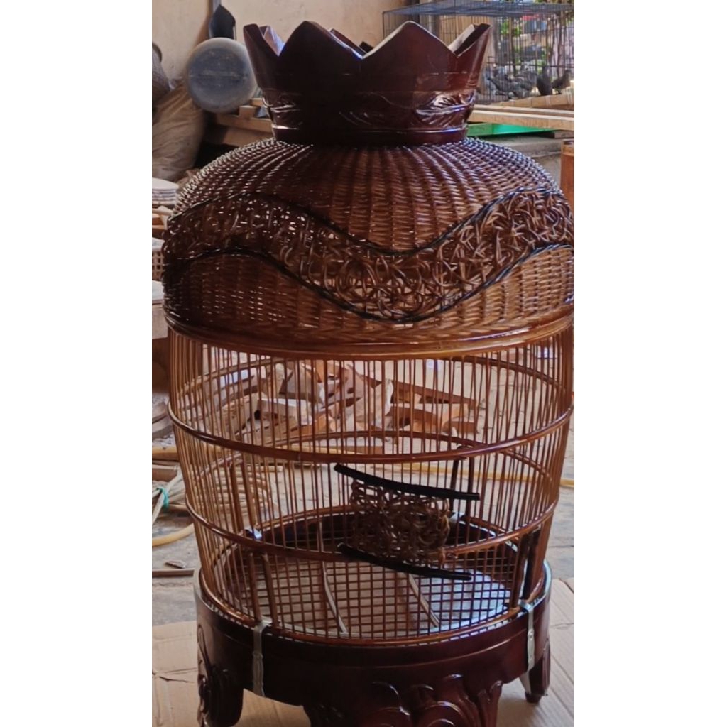 sangkar perkutut anyaman rotan kombinasi tebok dan mahkota ukir
