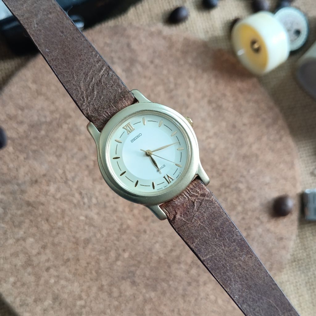 Seiko Avenue Ladies Rose Gold Dial 7N01