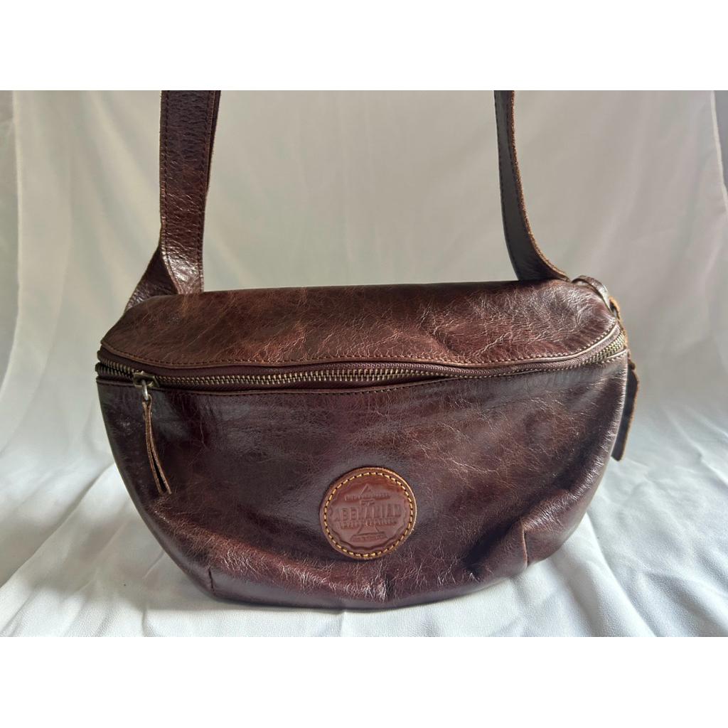 preloved | tas selempang kulit ABEKANI ori