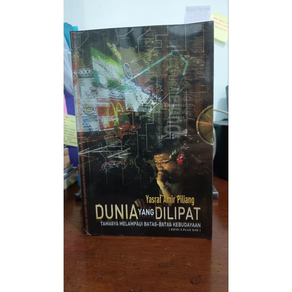 Dunia yang Dilipat: Tamasya Melampaui Batas-batas Kebudayaan (Yasraf Amir Piliang)