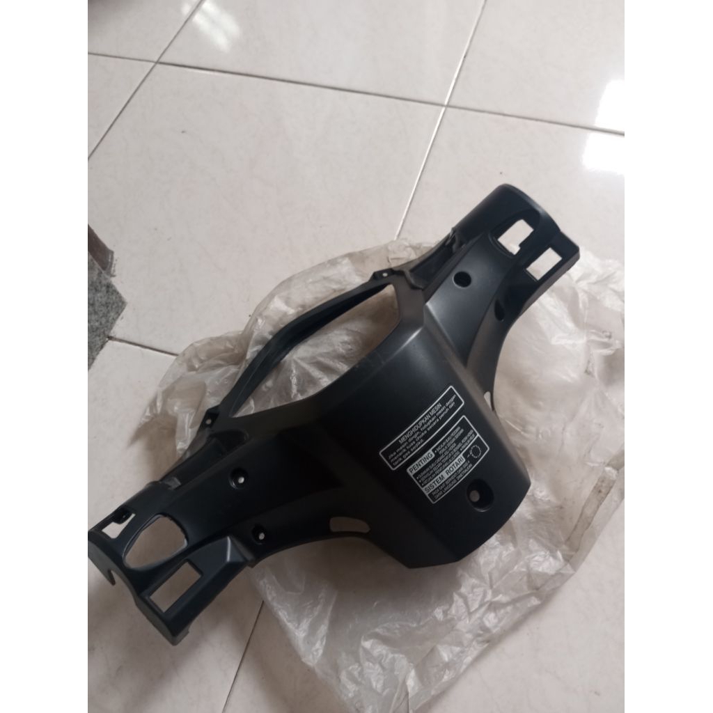 batok belakang COVER HANDLE RR Honda Revo original baru  5320C-KWW-A00