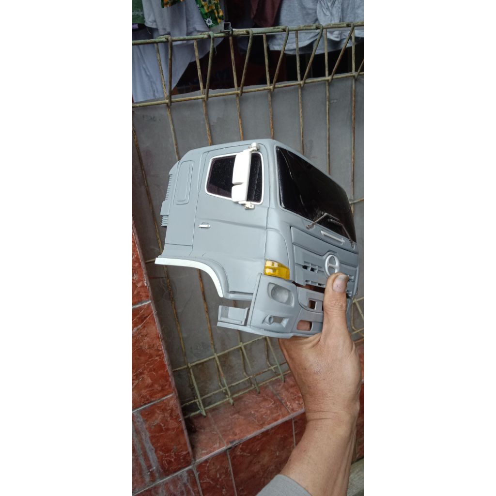 kabin miniatur Hino 500 mentahan