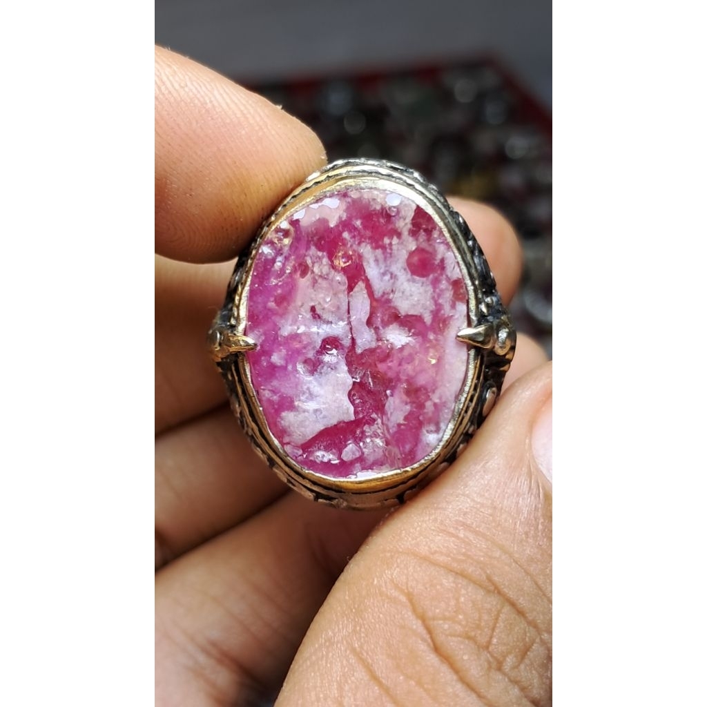 batu rubi antik
