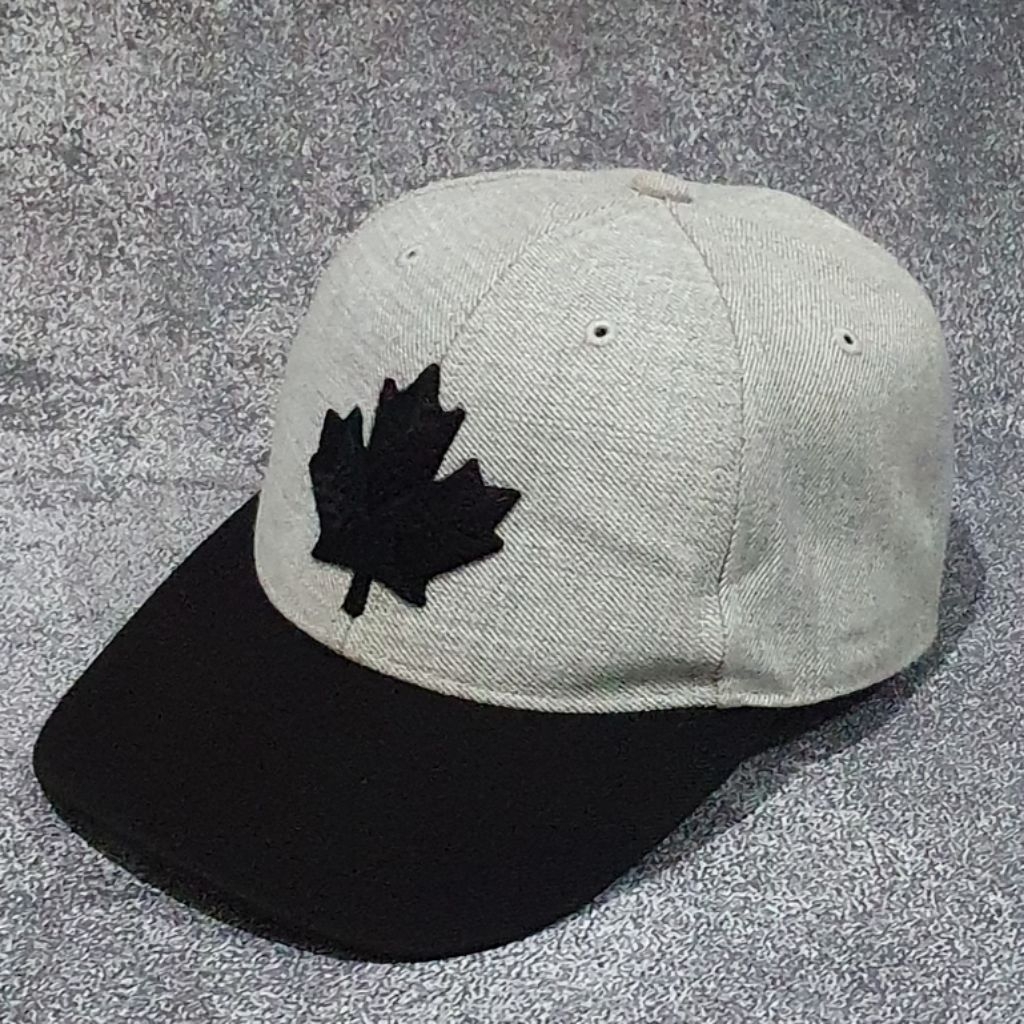 Topi Roots Maple Leaf Canada