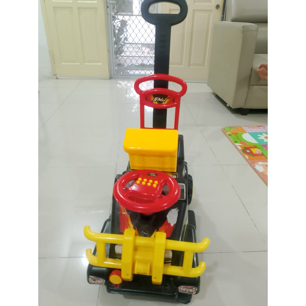 mobil mainan anak bisa naikin