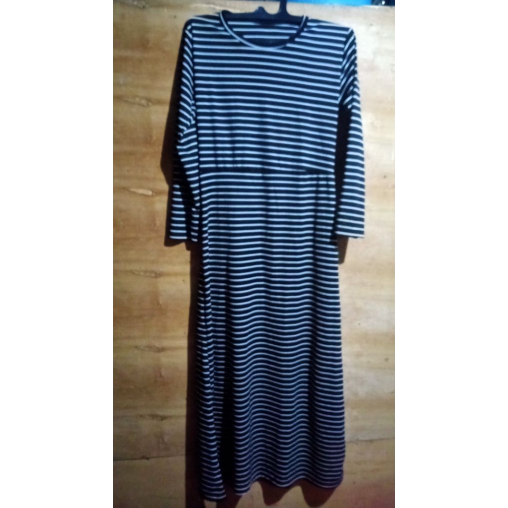 Gamis salur hitam putih