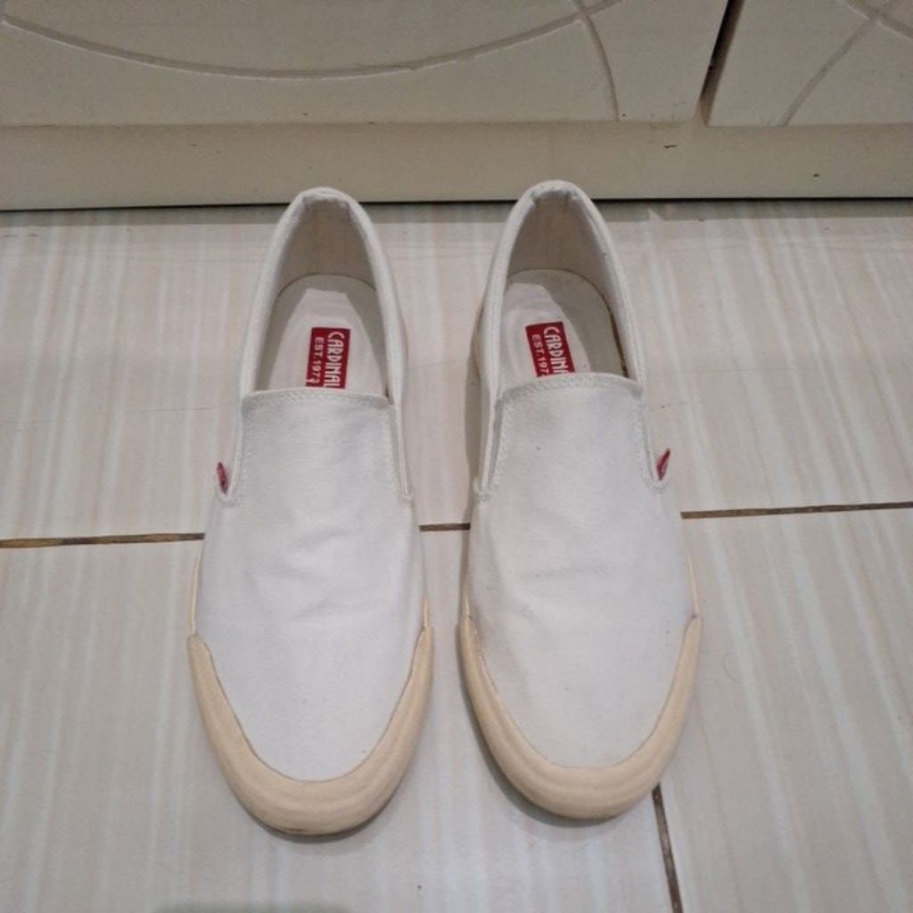 preloved sepatu slip on pria cardinal white bahan kanvas  size 43