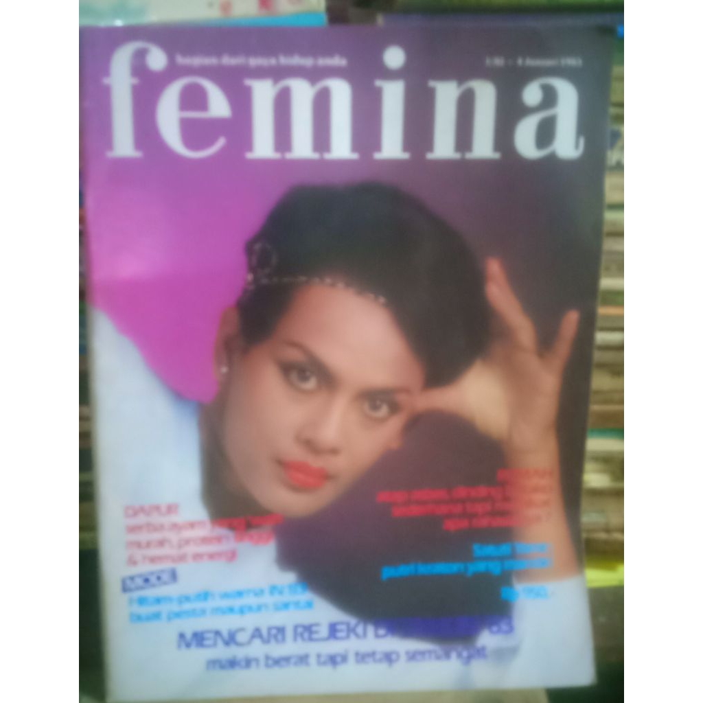 buku majalah Femina