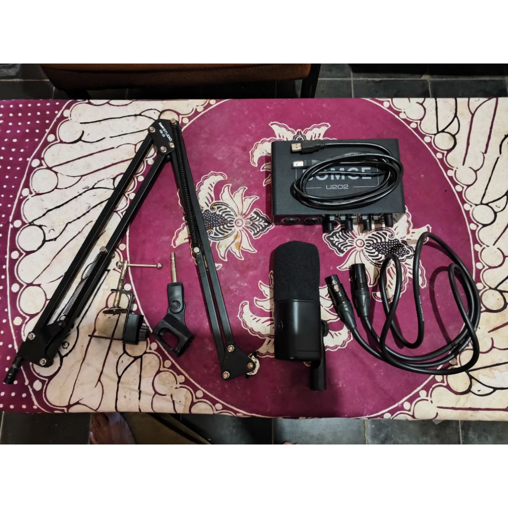 Paket Studio Recording, Live Streaming, Podcast untuk 1 orang