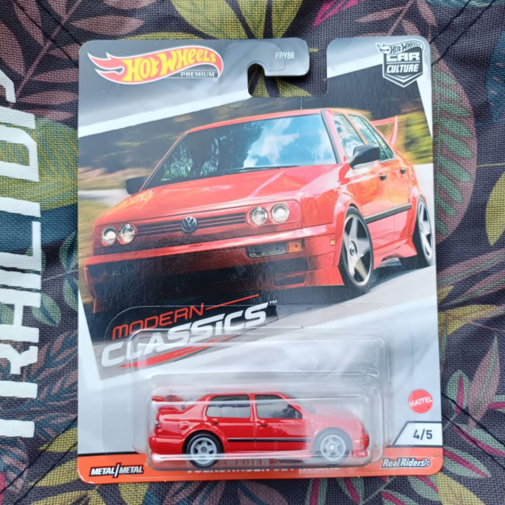 Hotwheels Volkswagen Jetta Merah - Hotwheels Premium Modern Classics - Hotwheels murah