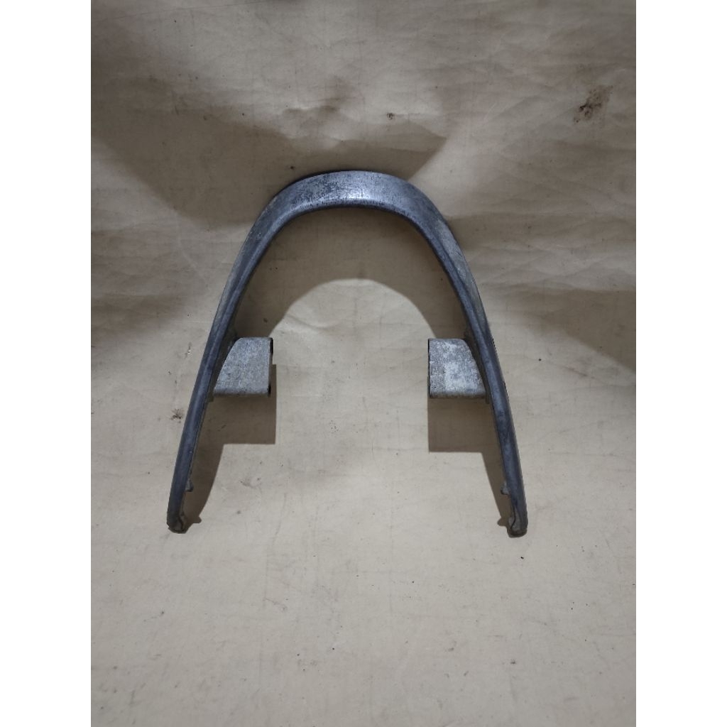 begel pegangan jok belakang motor Honda karisma bekas