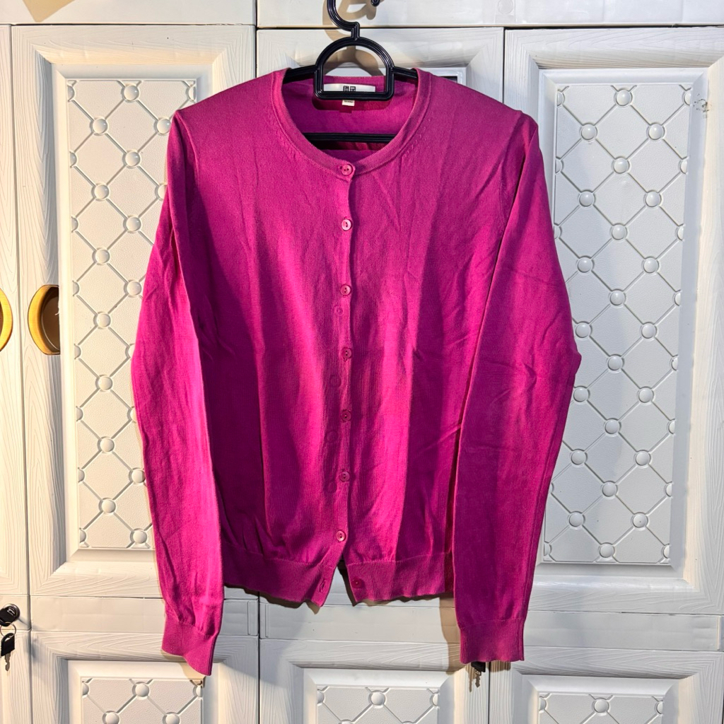 [ Preloved ] UNIQLO - Cardigan UV Protection Knit Fuschia/Pink