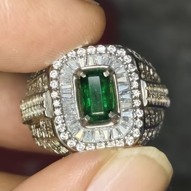 Natural Tsavorite Garnet Vivid Green 1.12crt Kristal Luster Gemericik Istimewa Memo CGL Ring Perak M
