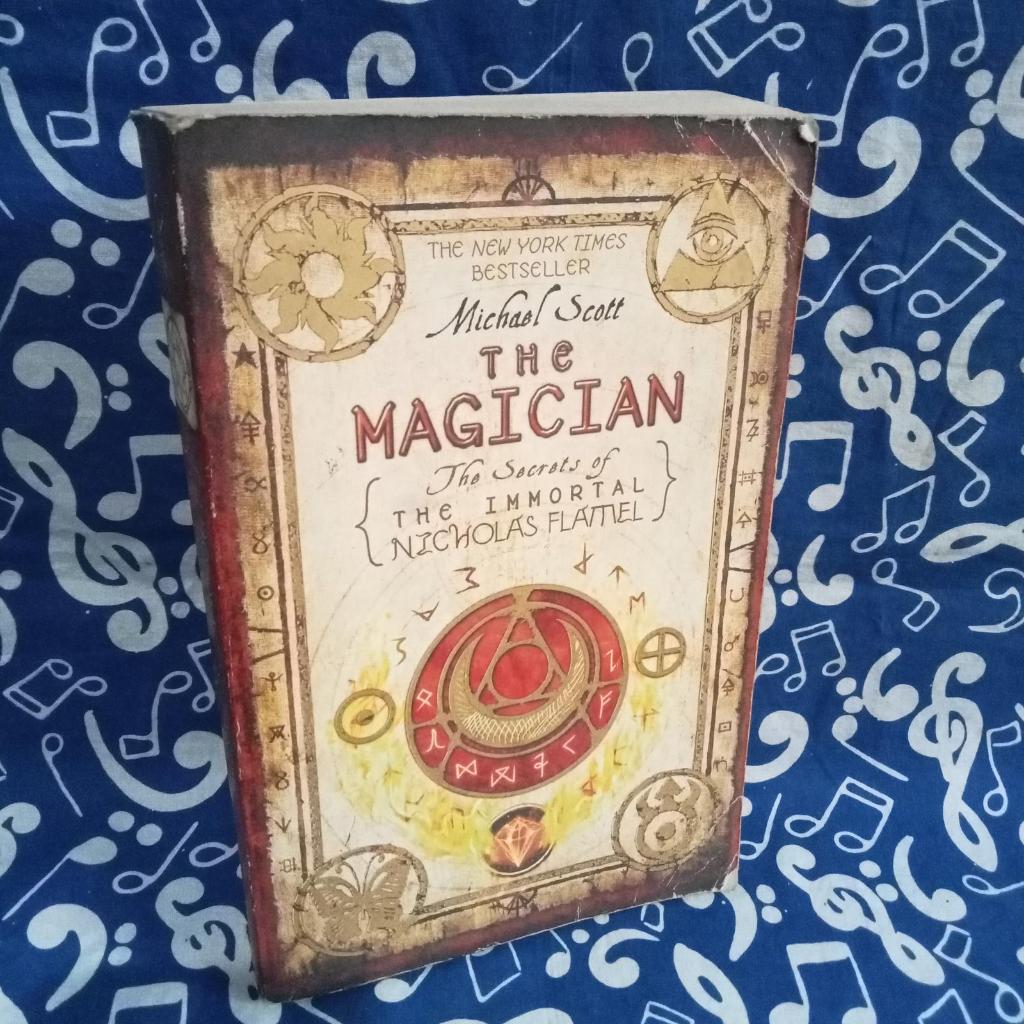 BUKU THE MAGICIAN - Nicholas Flamel - Michael Scott - English - Import