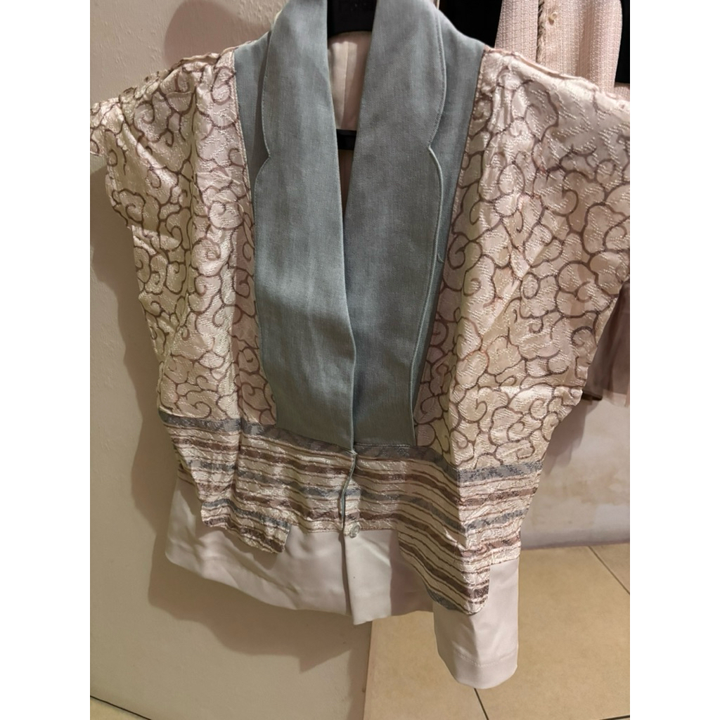 Vest Melvee Preloved