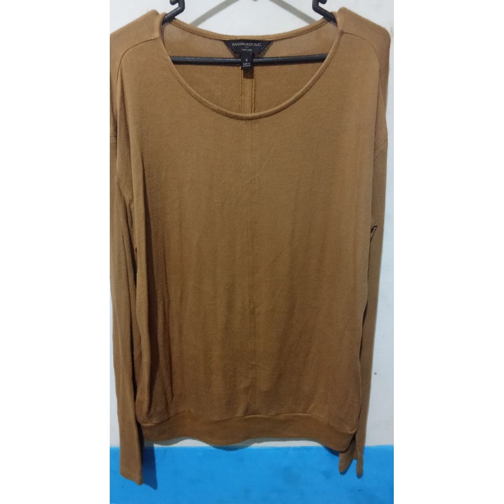 Kaos Lengan Panjang Banana Republic