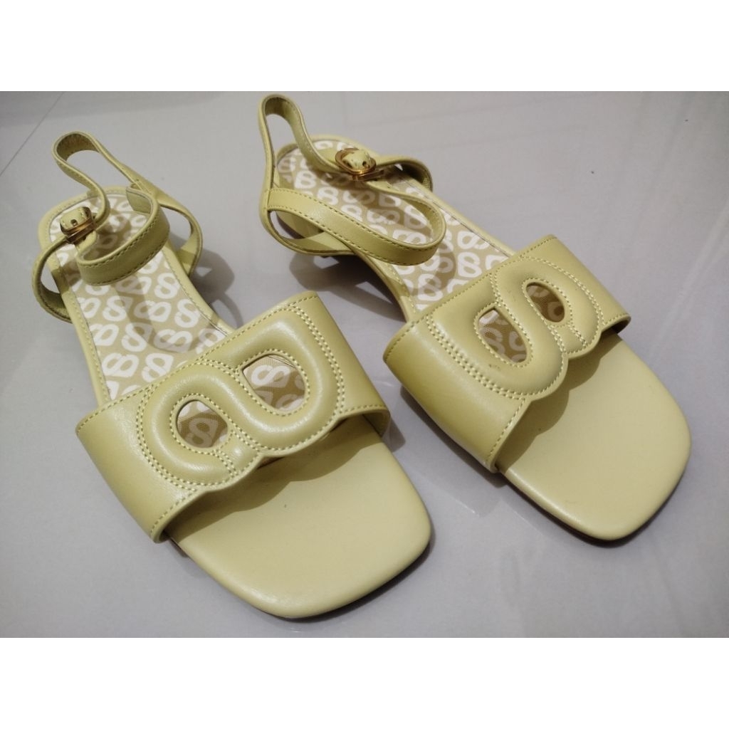 Nina Sandal Buttonscarves