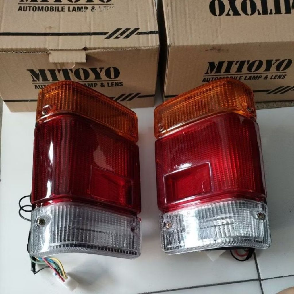 LAMPU STOP LAMPU BELAKANG PANTHER KOTAK ,PANTHER LAMA, PANTHER MIYABI MINIBUS 1 SET KANAN DAN KIRI