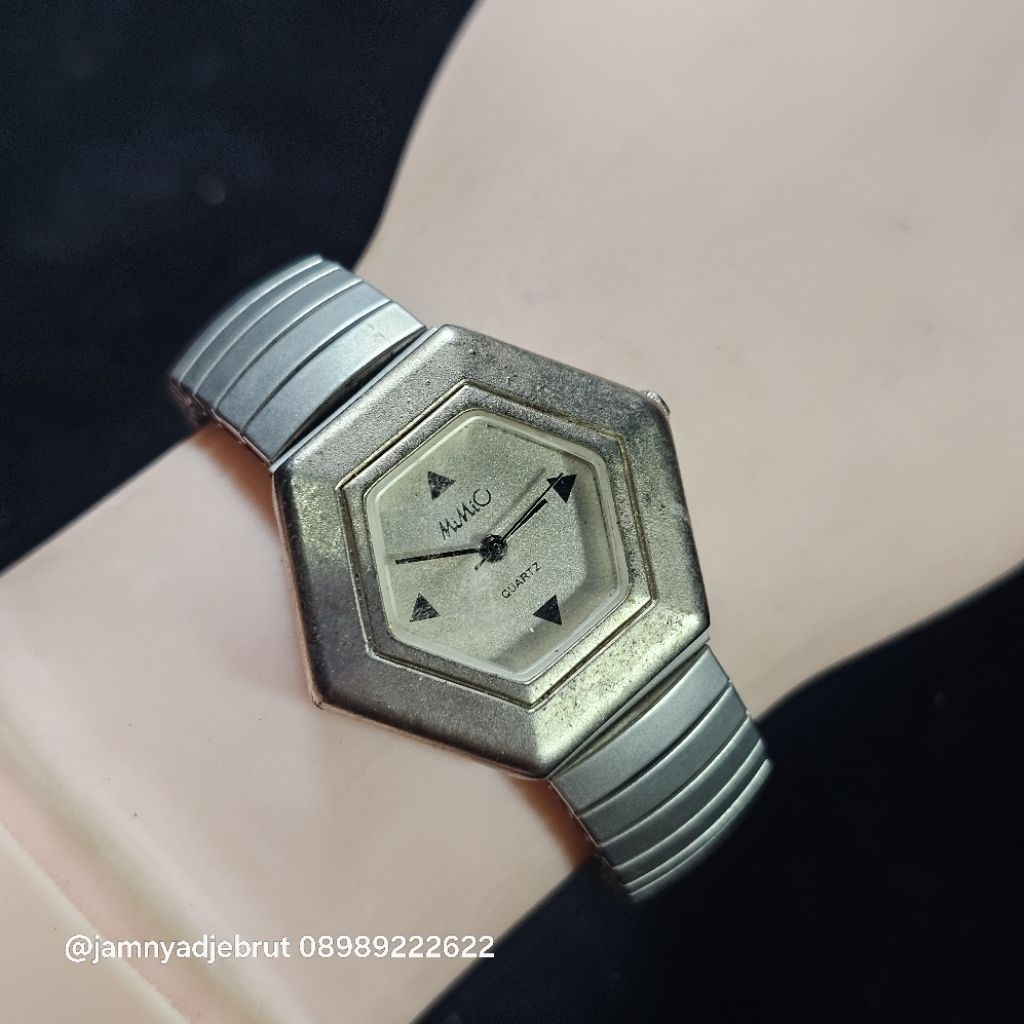 Jam Hexagonal Mimic Unik Grey Ladies Bekas
