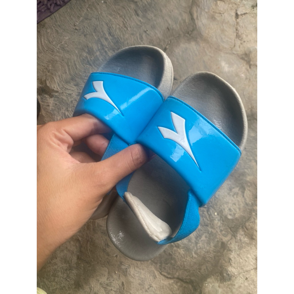 preloved sandal anak diadora
