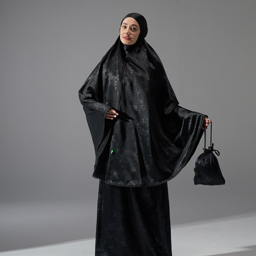 Mukena Lebaran 2026 Tatuis Terbaru Satin Velvet Embossed Regular Size Tiara 605 Black