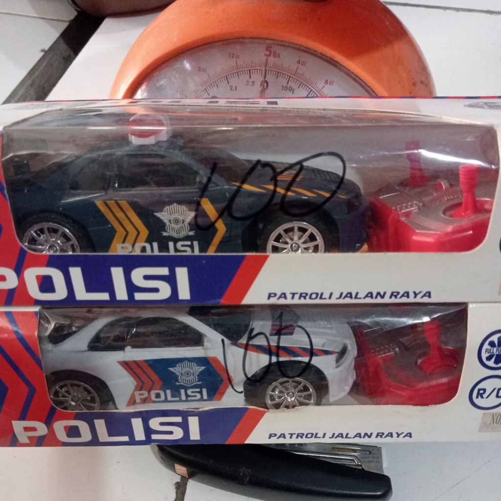 mainan mobil remot polisi