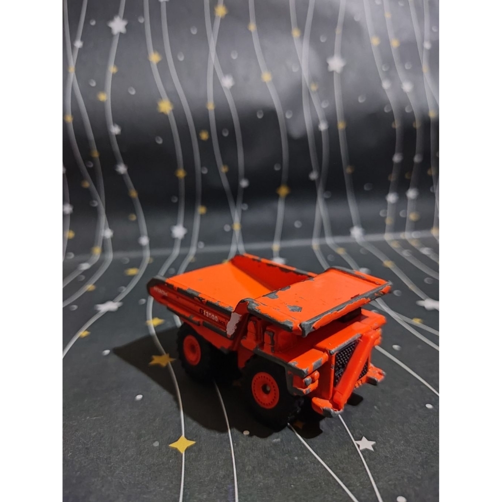 tomica Truk jungkit (dump truck)
