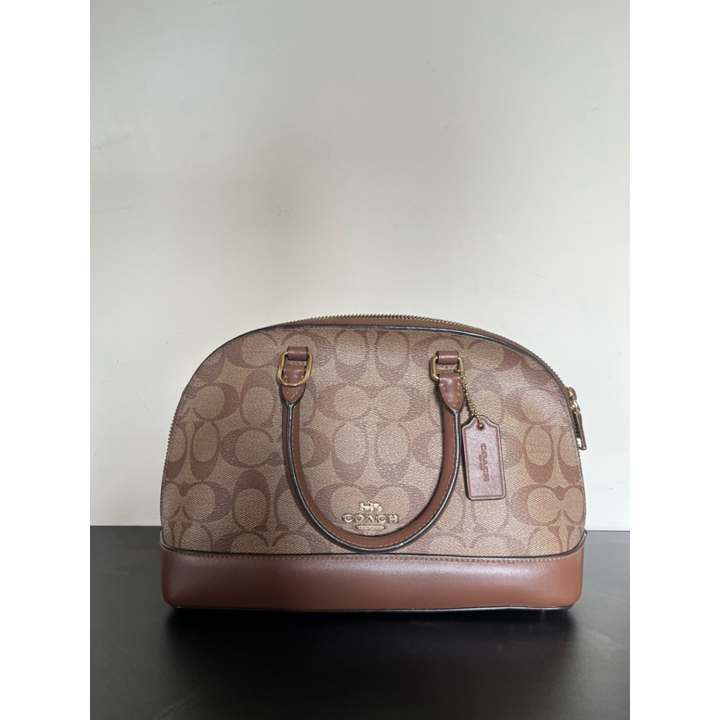PRELOVED COACH SIERRA (CREED RUSAK)
