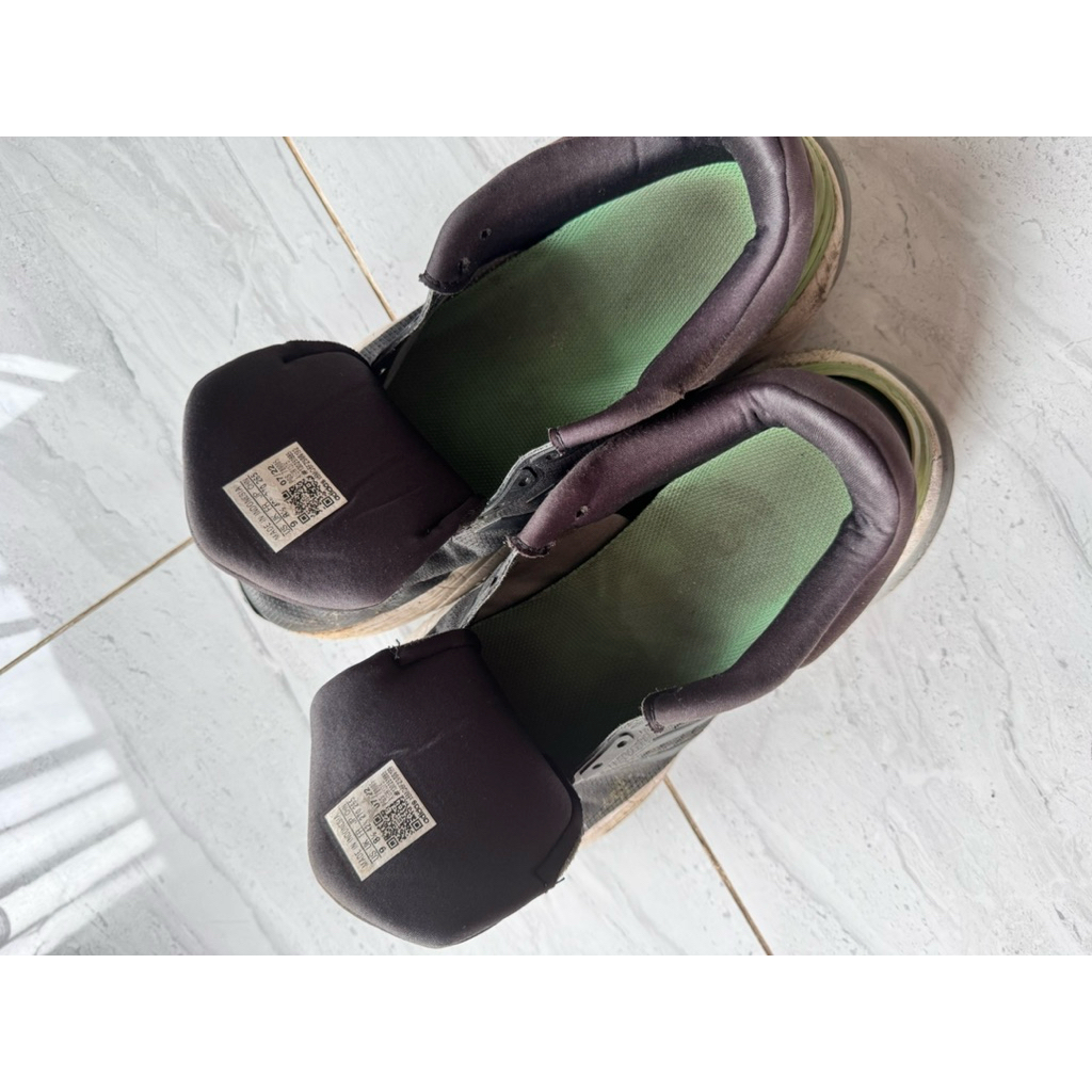 RESPONSE SUPER RUNNING SHOES