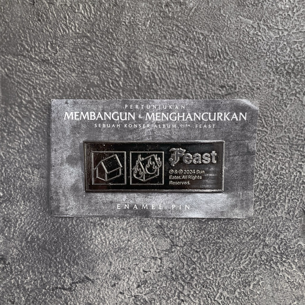 Feast - Membangun dan Menghancurkan Enamel Pin