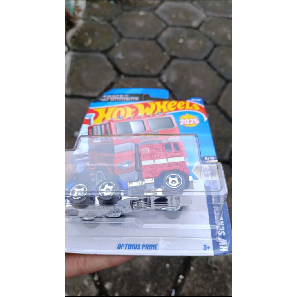 HOTWHEELS OPTIMUS PRIME