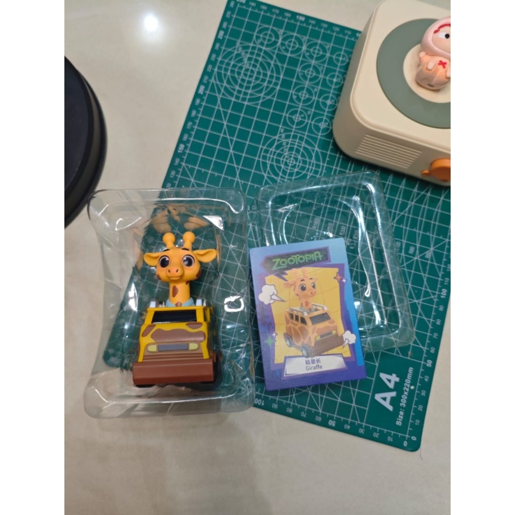 miniso blind box zootopia vehicle figure selected girrafe ( jerapah )