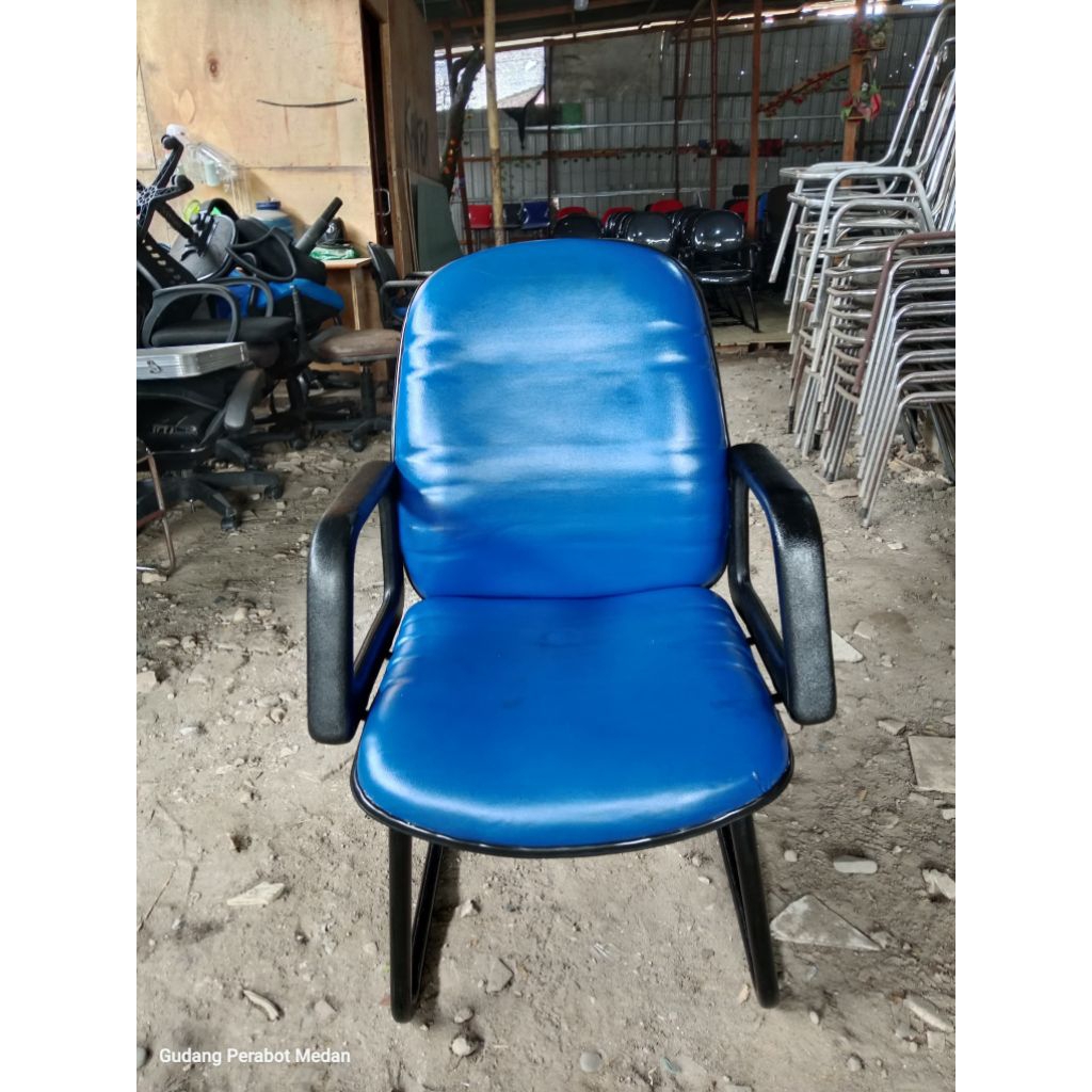 Kursi Hadap Kantor Kaki Besi Bekas / Kursi Kantor Bekas Murah